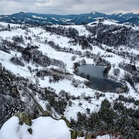 Cozy Sejour Casuta Mountain Sanctuary Gospodarstwo wiejskie Rosia Montana